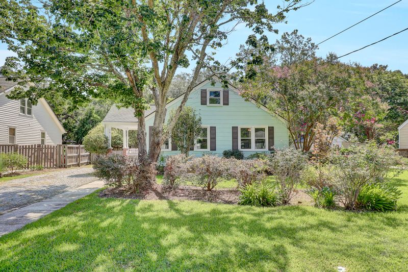 16 Lindendale Ave, Charleston, SC 29407