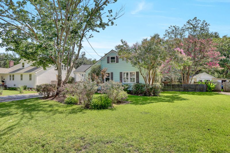 16 Lindendale Ave, Charleston, SC 29407
