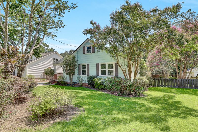 16 Lindendale Ave, Charleston, SC 29407