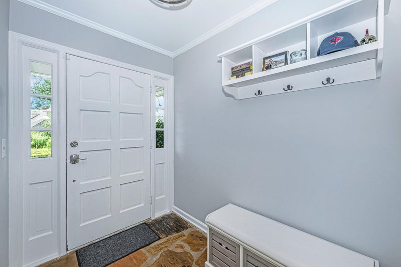 28 S Hampton Dr, Charleston, SC 29407