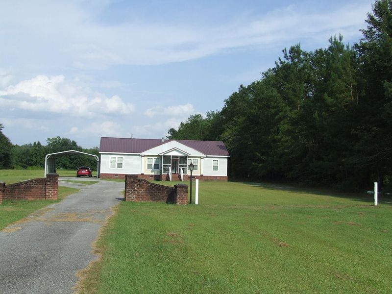 133 Creeper Ln, Saint Stephen, SC 29479