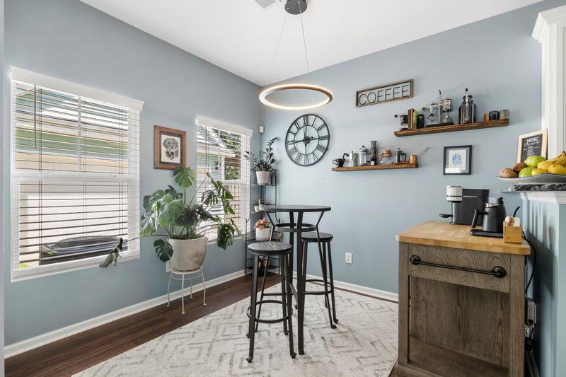 7464 Northgate Dr, Hanahan, SC 29410