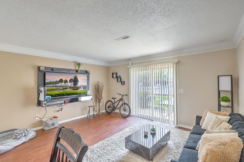811 Andrea Ln, Hanahan, SC 29410