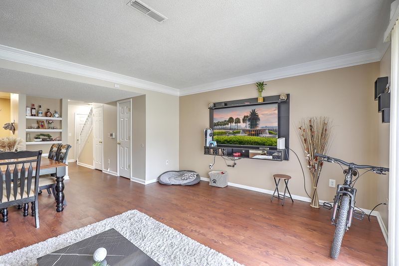 811 Andrea Ln, Hanahan, SC 29410