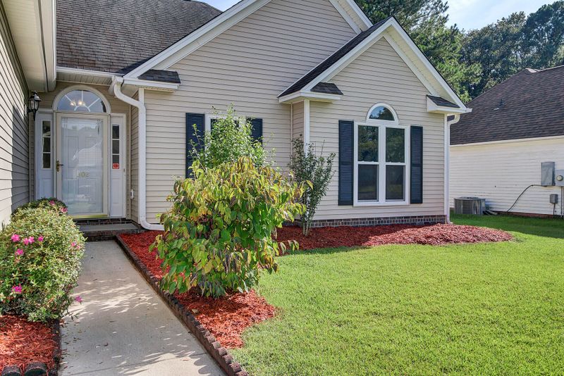 302 Lancaster Rd, Summerville, SC 29485