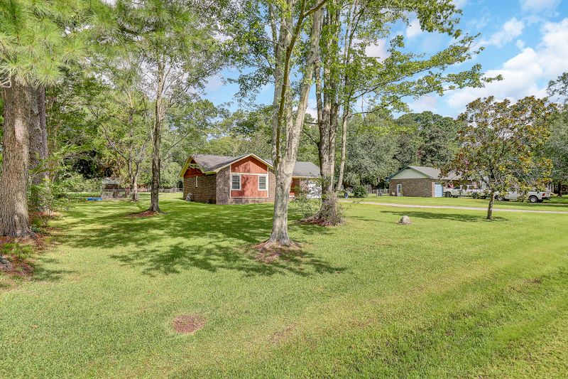 366 Horseshoe Rd, Moncks Corner, SC 29461