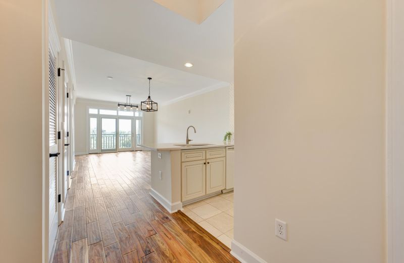 33 Calhoun St #226, Charleston, SC 29401
