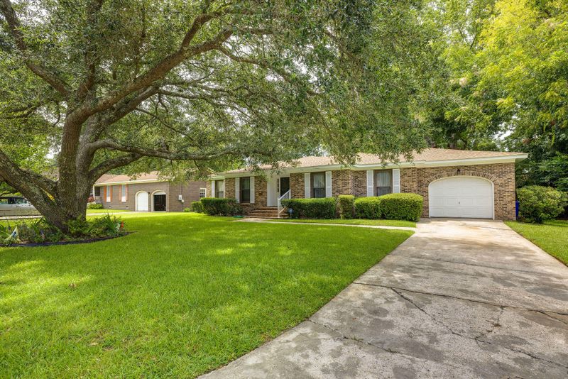 1194 Oakcrest Dr, Charleston, SC 29412