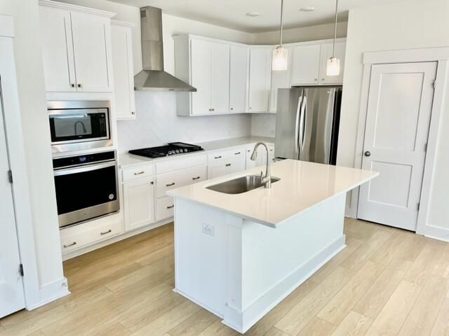 653 Blueway Ave, Summerville, SC 29486