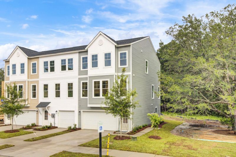 1014 Pettiford Pl, Hanahan, SC 29410