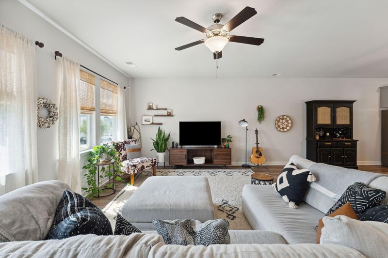 302 Lanyard St, Johns Island, SC 29455