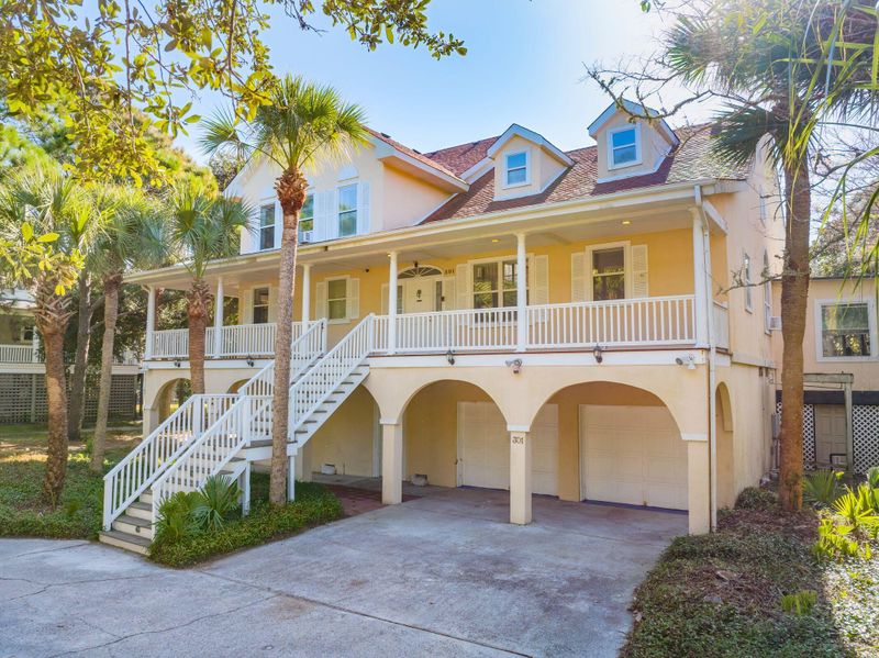 301 W Hudson Ave, Folly Beach, SC 29439