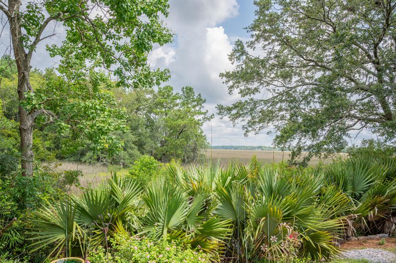 694 Fair Spring Dr, Charleston, SC 29414