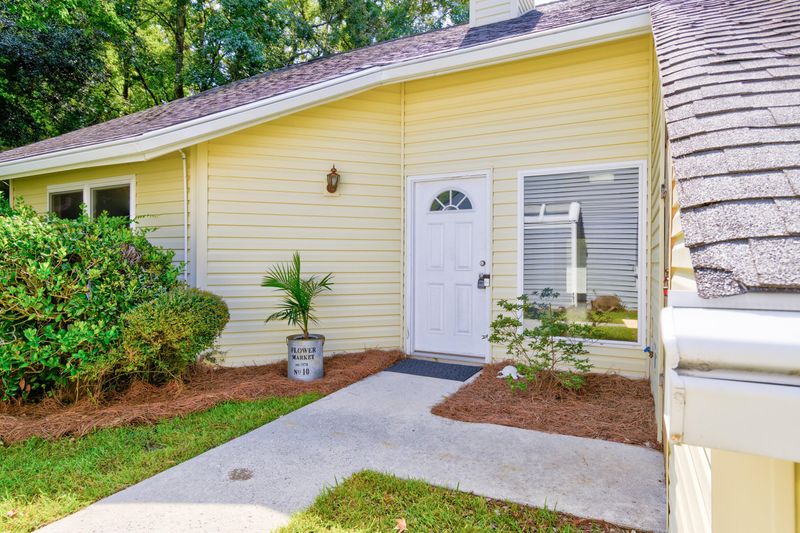 1135 Astor Dr, Mount Pleasant, SC 29464