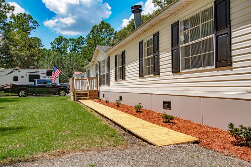 210 Koger Dr, Summerville, SC 29483