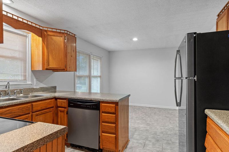 909 Larch Pines Rd, Ladson, SC 29456