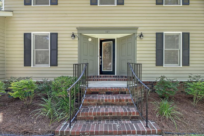 127 Queensbury Cir, Goose Creek, SC 29445