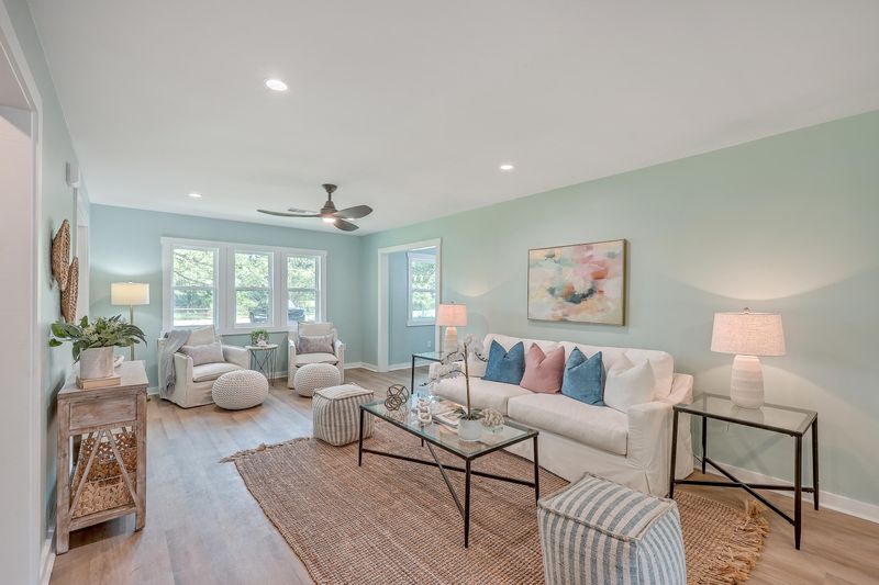 2700 Fernwood Dr, North Charleston, SC 29406