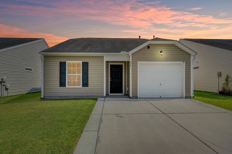 317 Salkahatchie St, Summerville, SC 29485