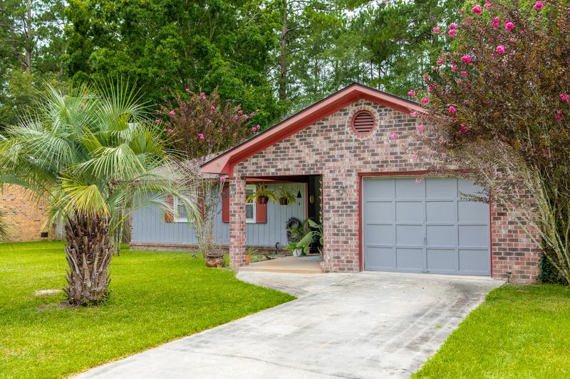 414 Longleaf Dr, Summerville, SC 29483