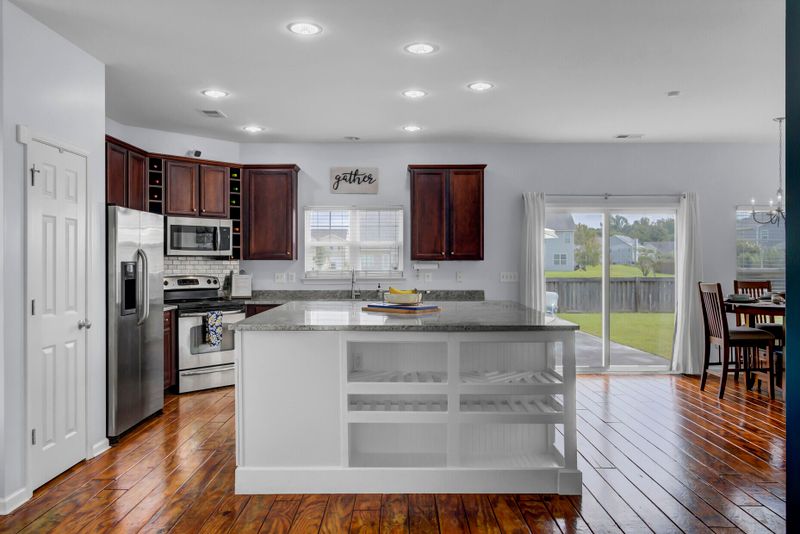 8198 Copperas Hill Dr, North Charleston, SC 29406