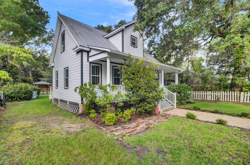 208 E 1st North St, Summerville, SC 29483