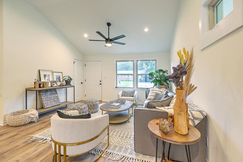 1810 Wasp St, North Charleston, SC 29405
