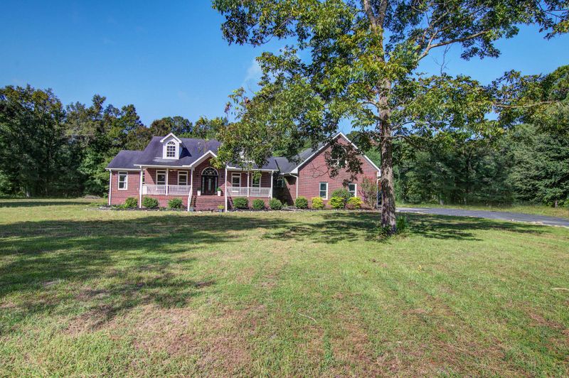 135 Brant Acres Ln, Bonneau, SC 29431