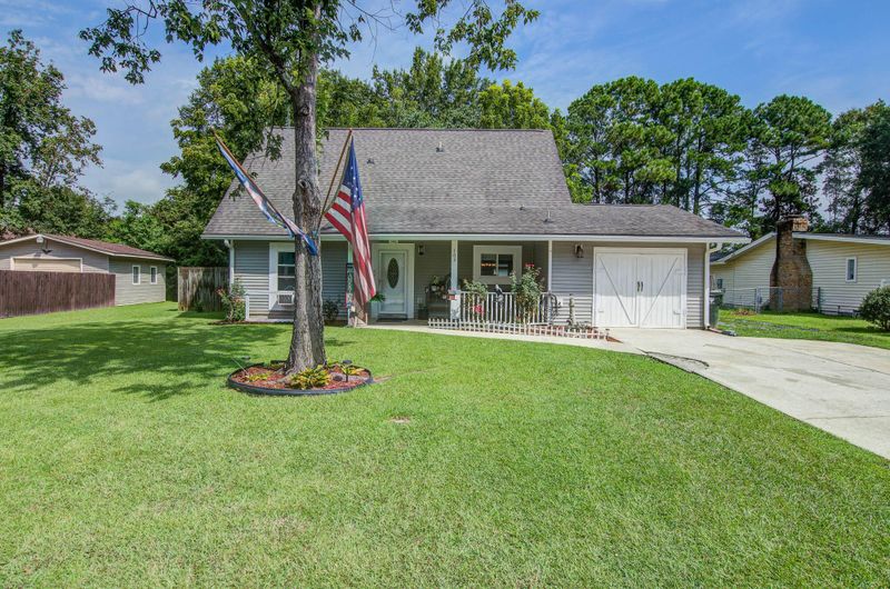 105 Coral Reef Dr, Goose Creek, SC 29445