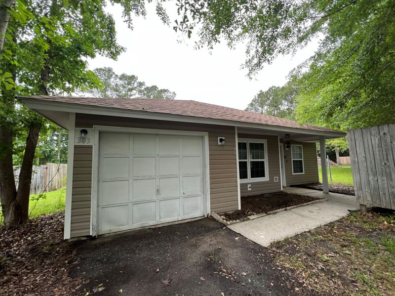 303 Macgregor Dr, Summerville, SC 29486
