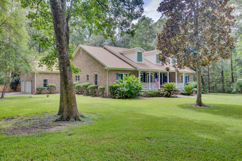 161 Pelzer Dr, Summerville, SC 29485