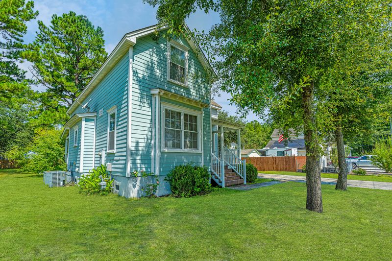 415 W Broad St, Summerville, SC 29485