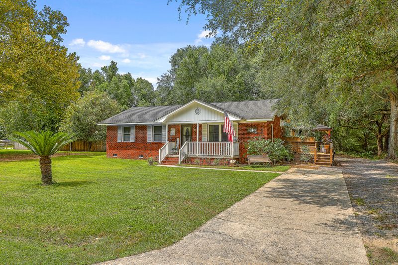 7368 Commodore Rd, Hollywood, SC 29449