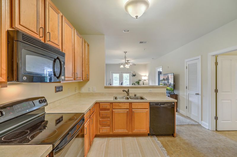 2244 Ashley Crossing Dr #626, Charleston, SC 29414