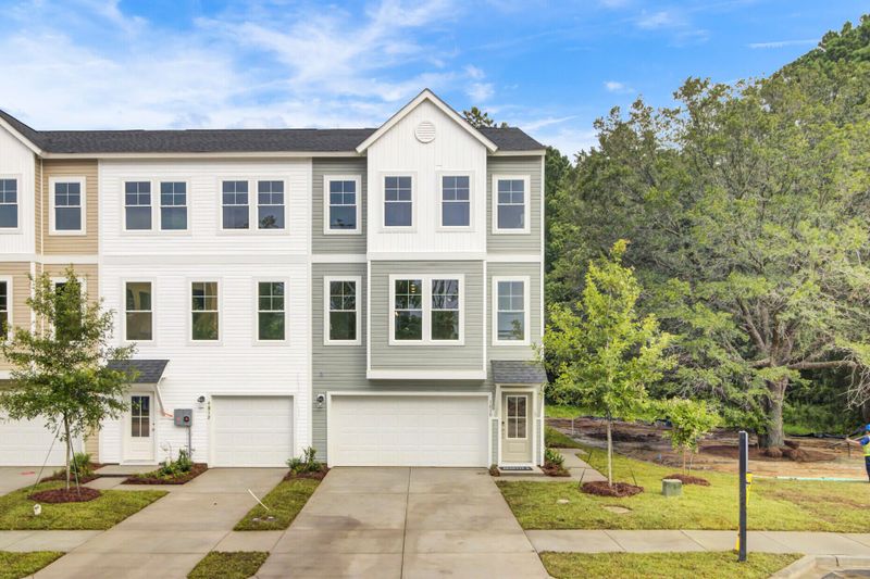 1040 Pettiford Pl, Hanahan, SC 29410