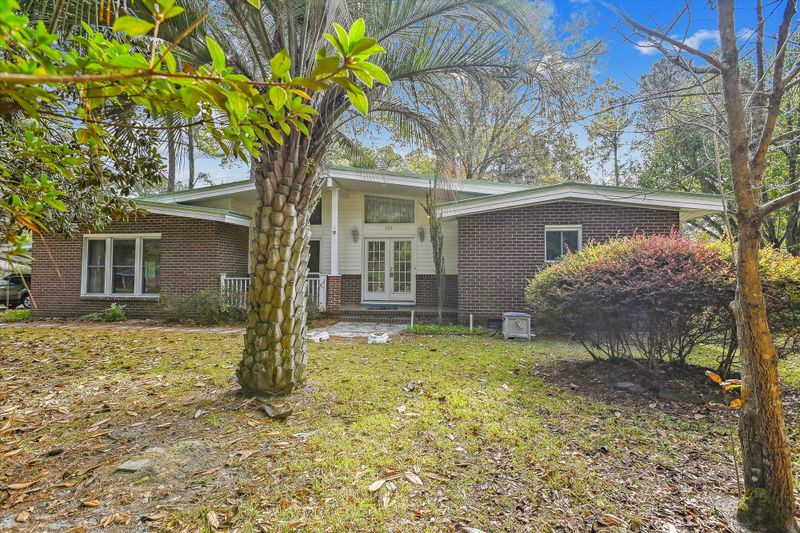 706 Old Golf Rd, Summerville, SC 29483