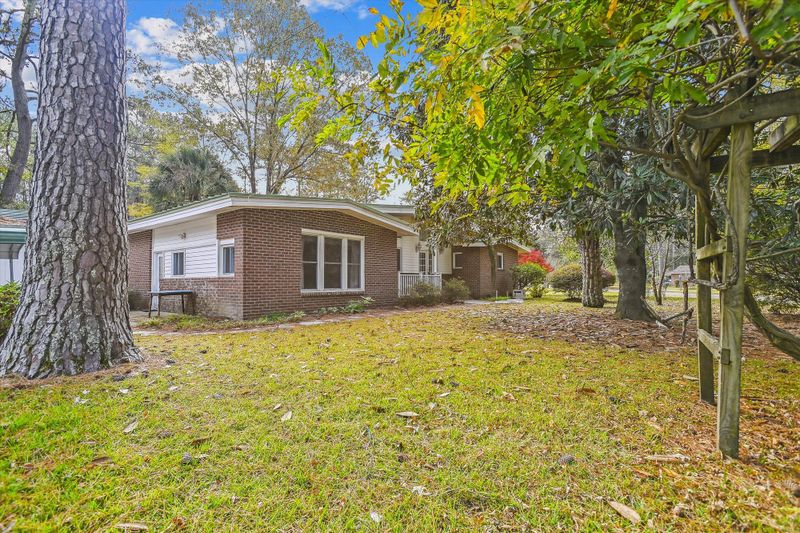 706 Old Golf Rd, Summerville, SC 29483