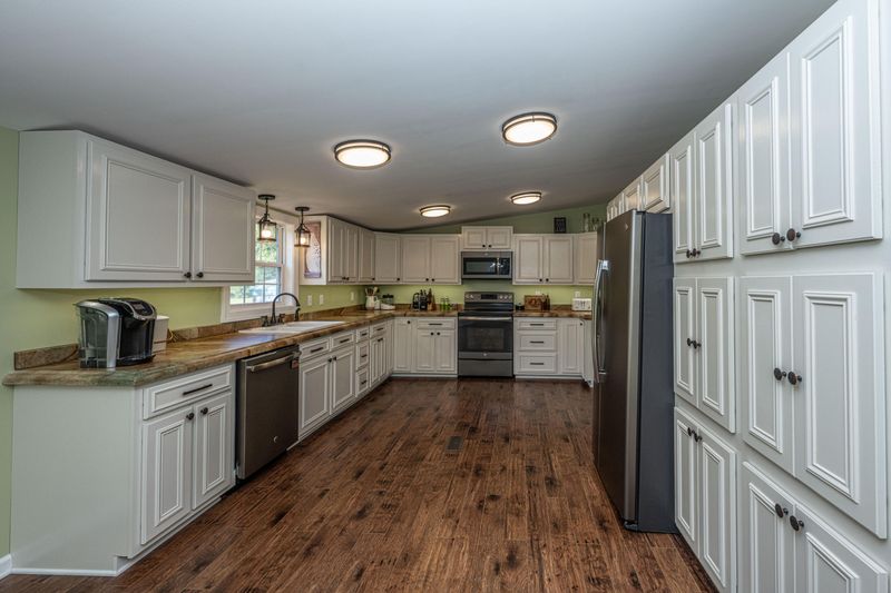 147 St Luke Dr, Saint George, SC 29477