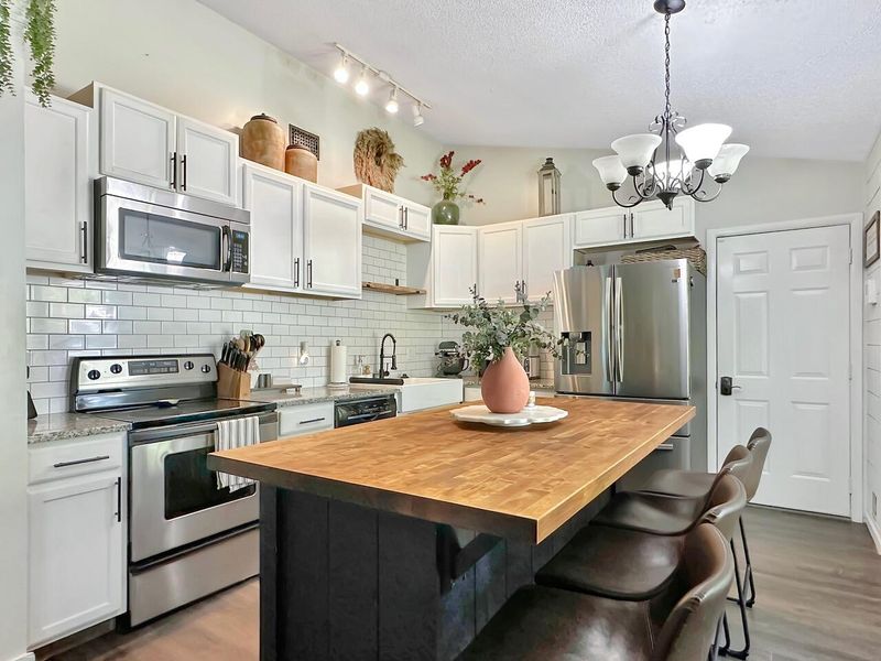 105 Lantern Ct, Ladson, SC 29456