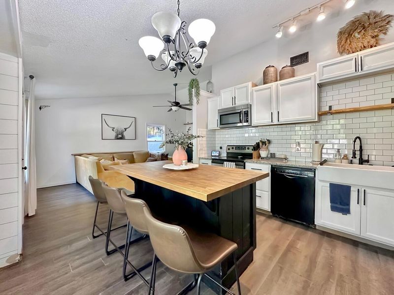 105 Lantern Ct, Ladson, SC 29456