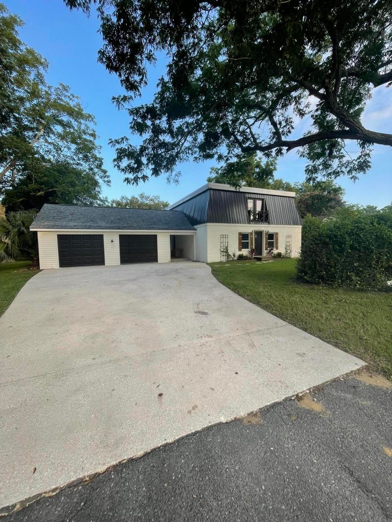 1045 Leeward Ave, Charleston, SC 29412