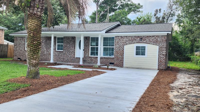 107 Lark St, Summerville, SC 29485