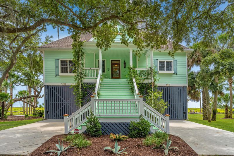 844 Hammocks Way, Edisto Beach, SC 29438
