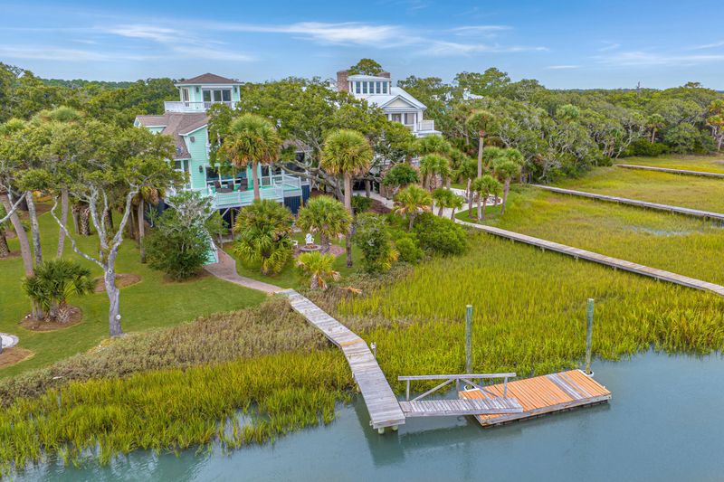 844 Hammocks Way, Edisto Beach, SC 29438