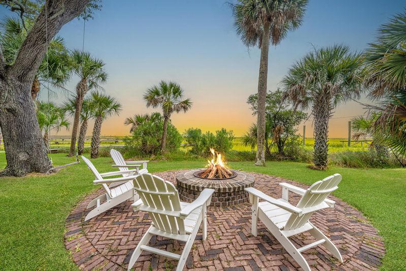 844 Hammocks Way, Edisto Beach, SC 29438