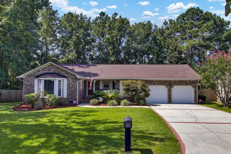 81 Lighthouse Dr, Goose Creek, SC 29445