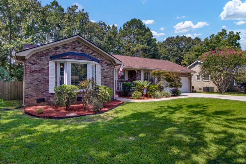 81 Lighthouse Dr, Goose Creek, SC 29445