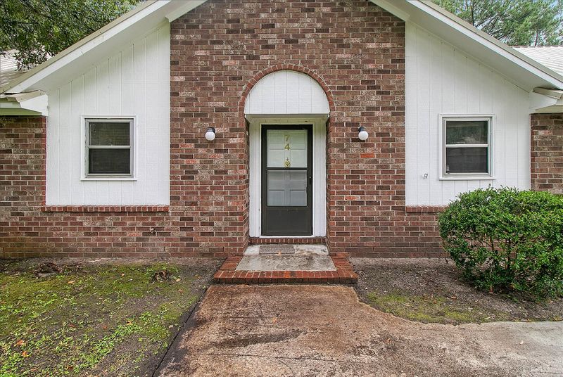 74 Princeton Rd, Goose Creek, SC 29445