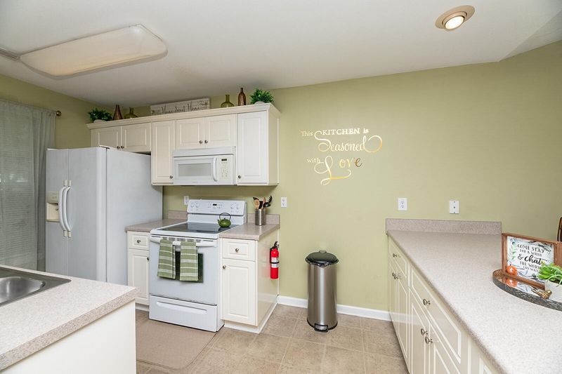 305 Reagan Dr, Summerville, SC 29486