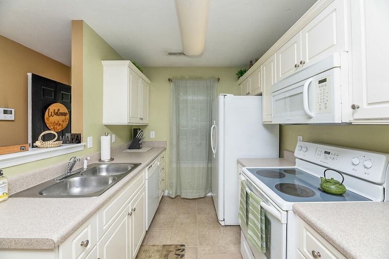 305 Reagan Dr, Summerville, SC 29486